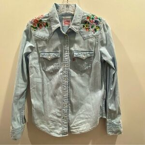 Western denim Levi’s shirt